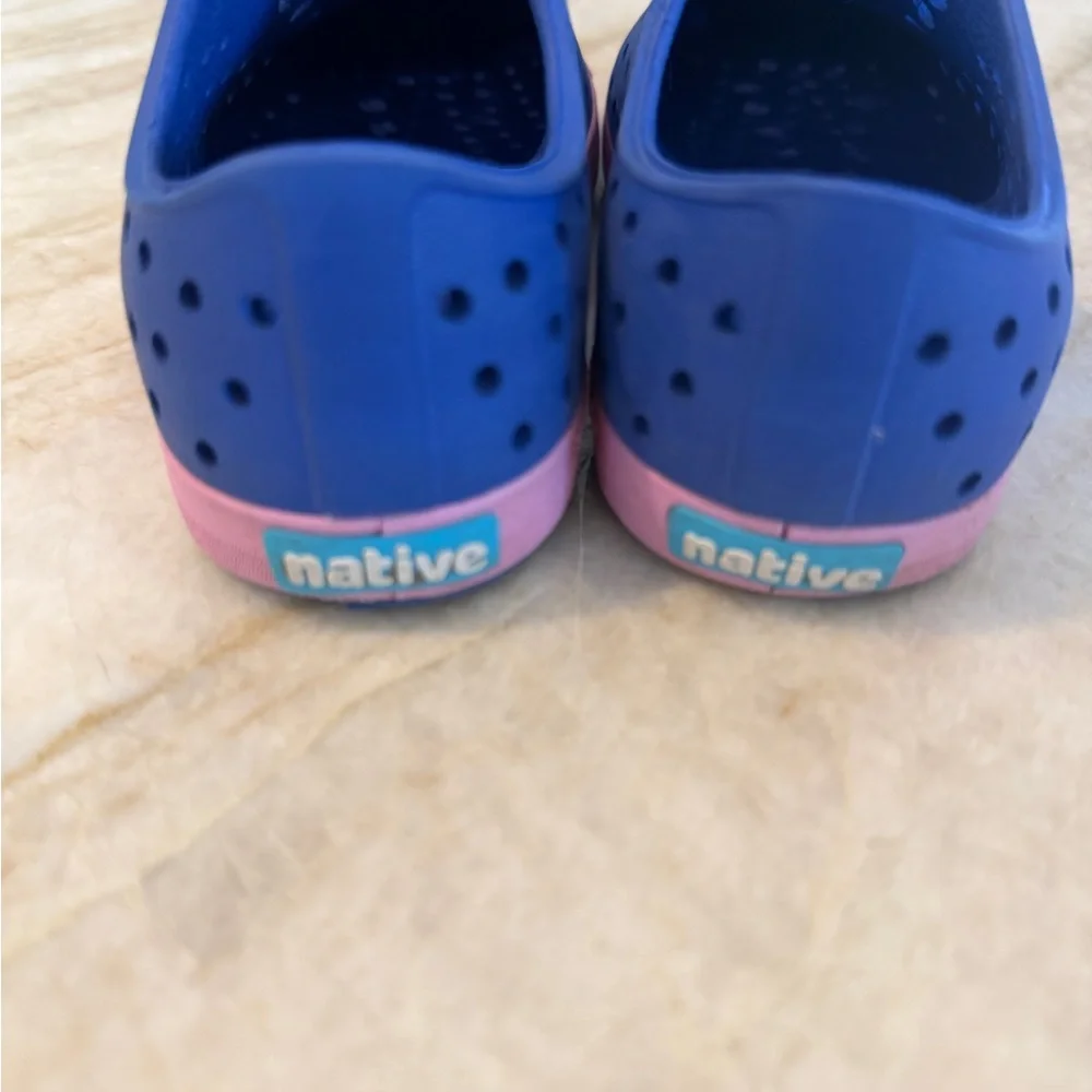 Native toddler Jefferson shoes, 9C, EUC, blue and pink.